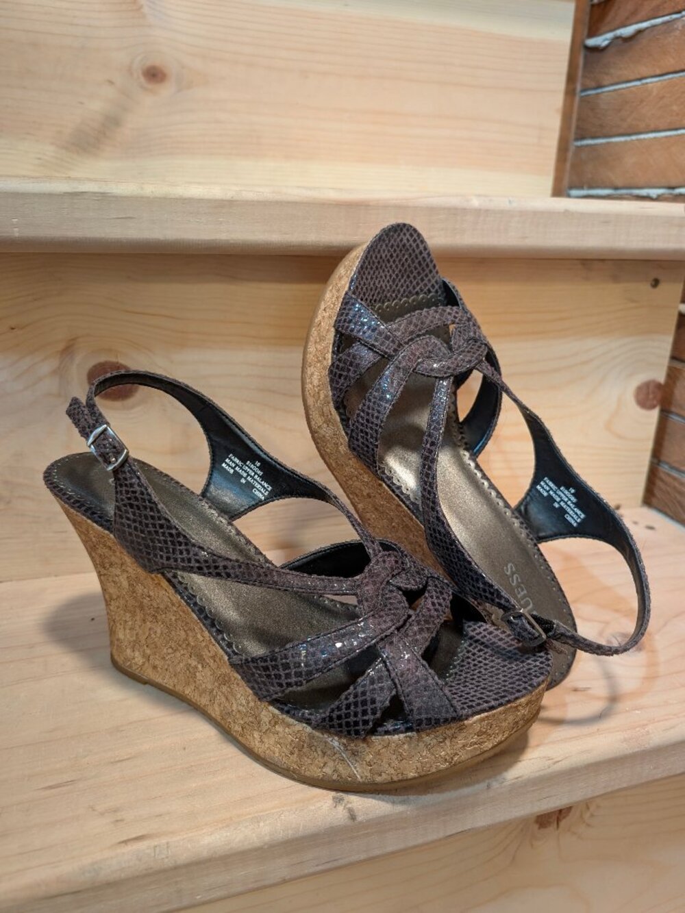 Guess Women's 10 Black Snake Metallic Shimmer Platform Wedge Peep Toe Sandals